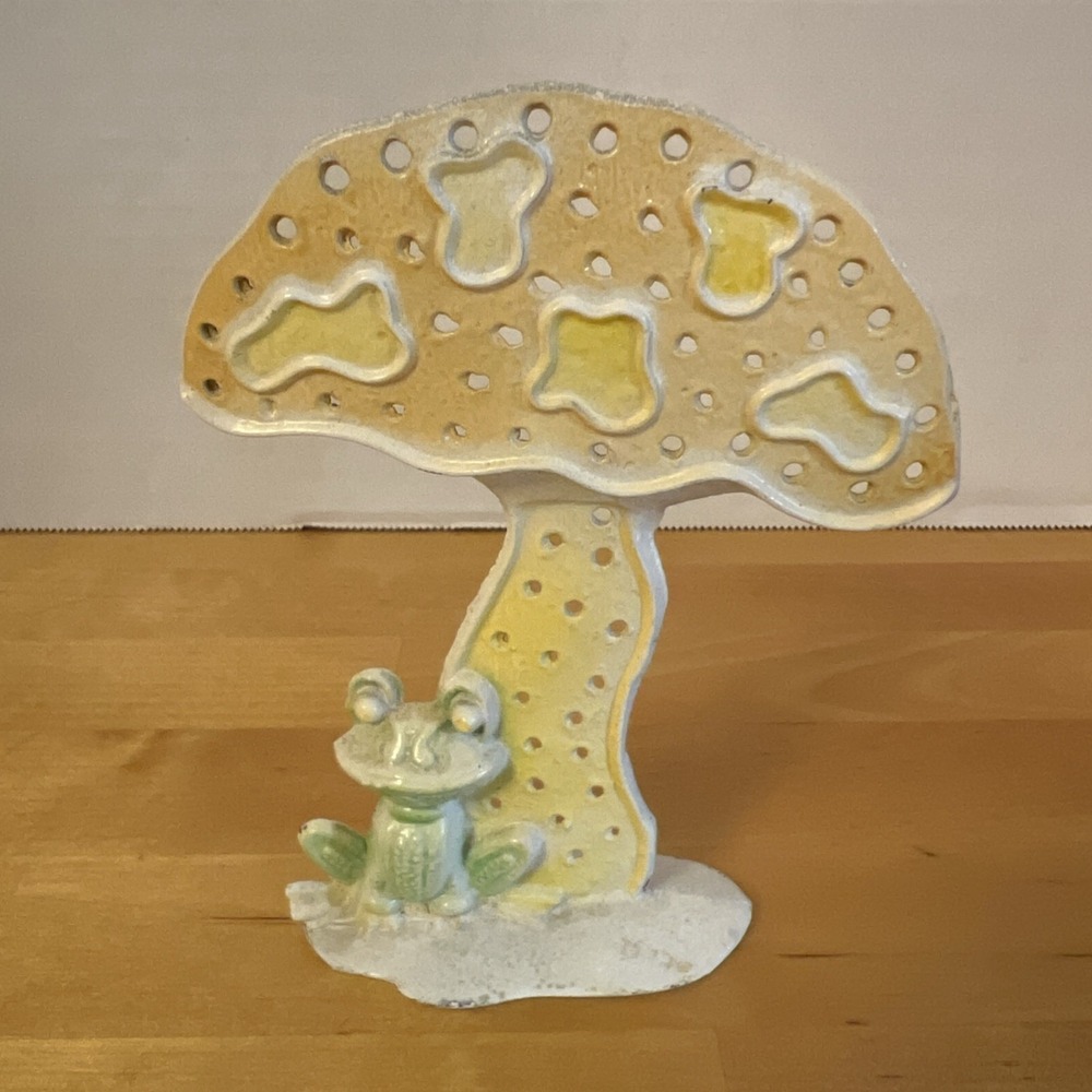Vintage Revere Enamel Metal Earring Holder Green Tree Frog Mushroom Toadstool